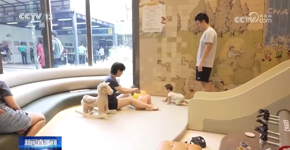 看川剧变脸、用筷子吃火锅……海外“龙餐馆”里的文化新体验 看川剧变脸、用筷子吃火锅……海外“龙餐馆”里的文化新体验