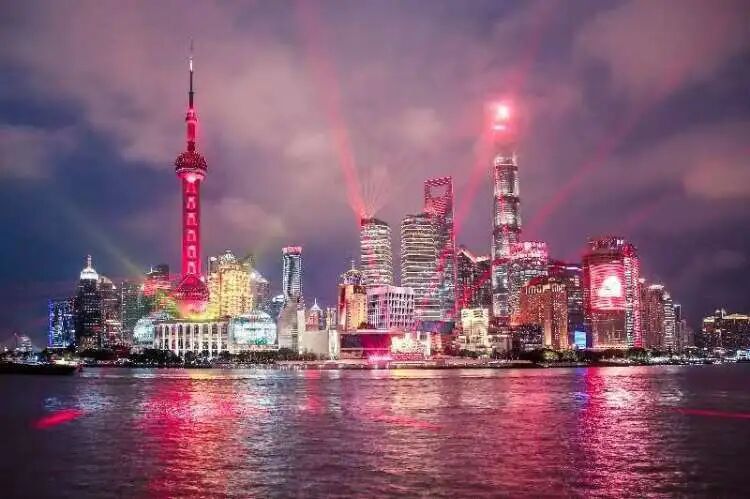 全网刷屏!数万人在上海街头守候这一刻!背后藏着怎样的秘密…… 全网刷屏!数万人在上海街头守候这一刻!背后藏着怎样的秘密……