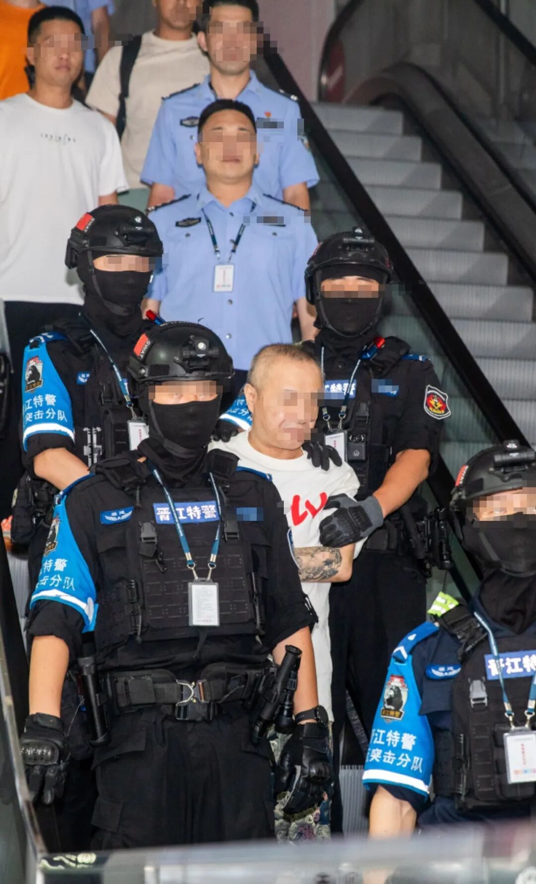 在菲绑架团伙头目邱某某被成功遣返回国 在菲绑架团伙头目邱某某被成功遣返回国
