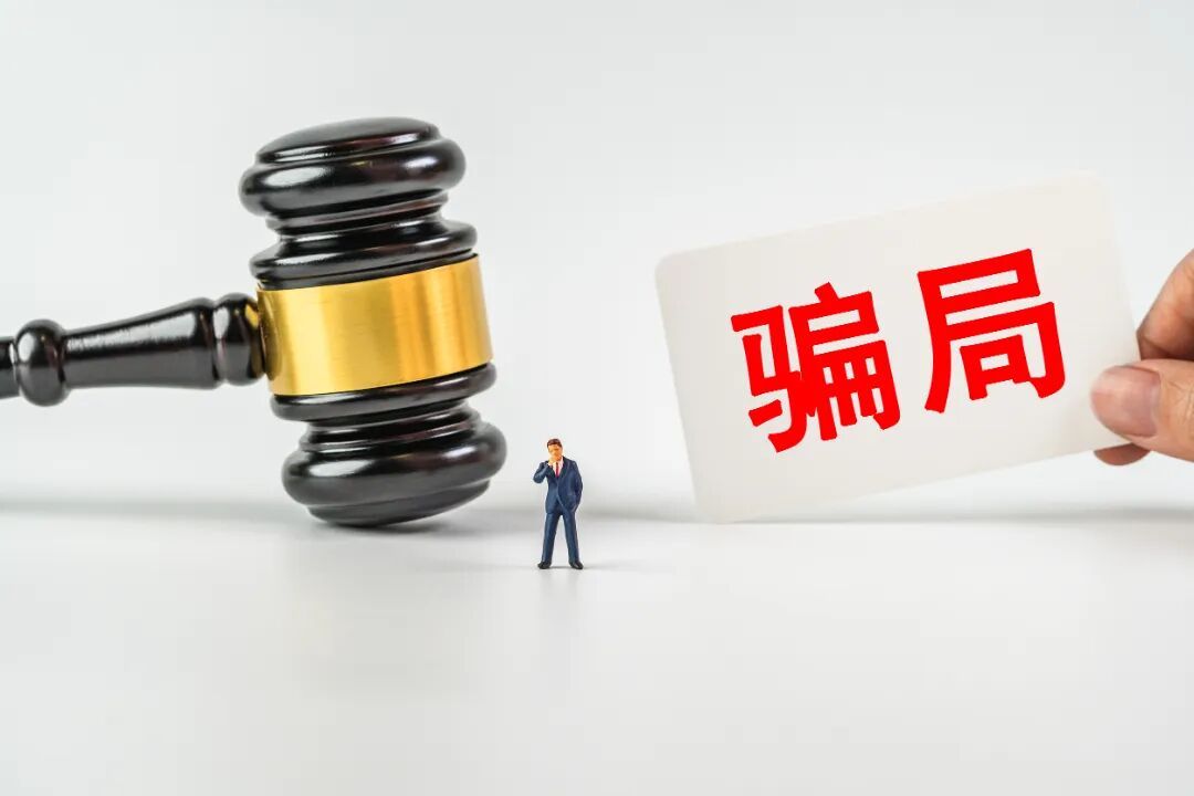 男子和一对“亲姐妹”以夫妻称谓相处！警方一查惊呆…