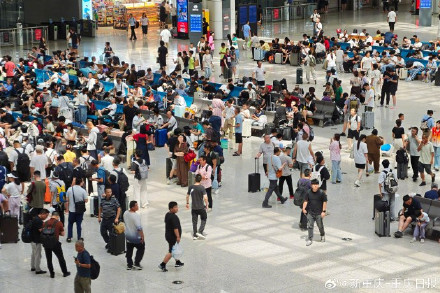 暑运迎来最后一波客流高峰 重庆火车站加开多趟热门方向列车