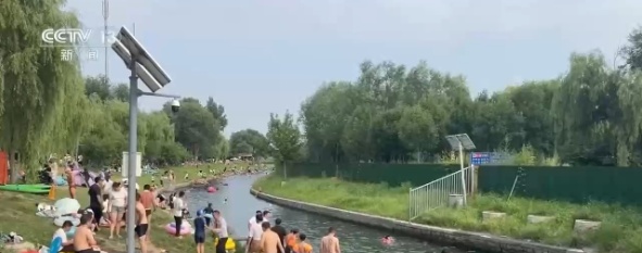 “脑袋破了，磕晕了！”北京一河道野泳跳水屡劝不绝！