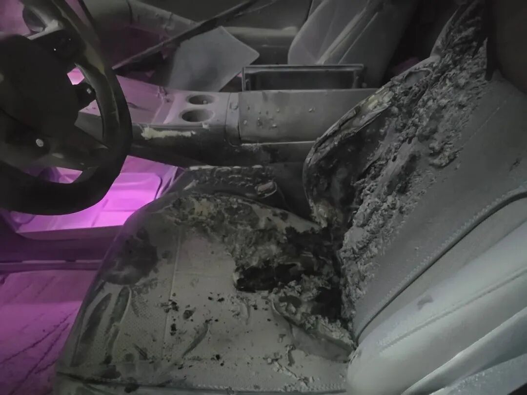 一个充电宝,烧毁刚提20天的新车!快自查→ 一个充电宝,烧毁刚提20天的新车!快自查→