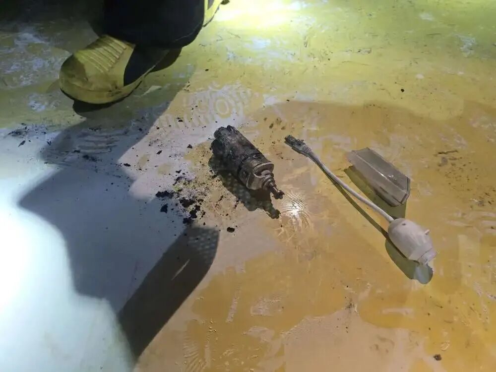 一个充电宝,烧毁刚提20天的新车!快自查→ 一个充电宝,烧毁刚提20天的新车!快自查→