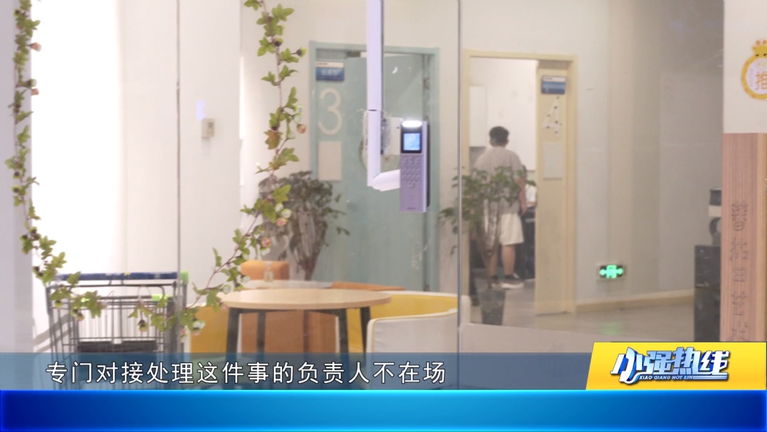 揪心！佛山2岁女童被“咬伤”四指，或致终身残疾！家长直指“凶手”是商场的摇摇车