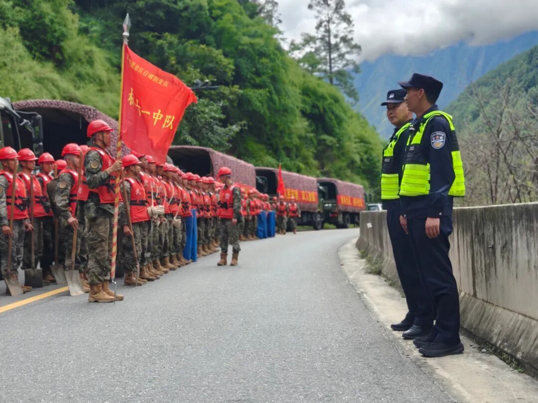 日喀则164名公安交管民警坚守一线守护灾区道路安全畅通 转移群众320余人