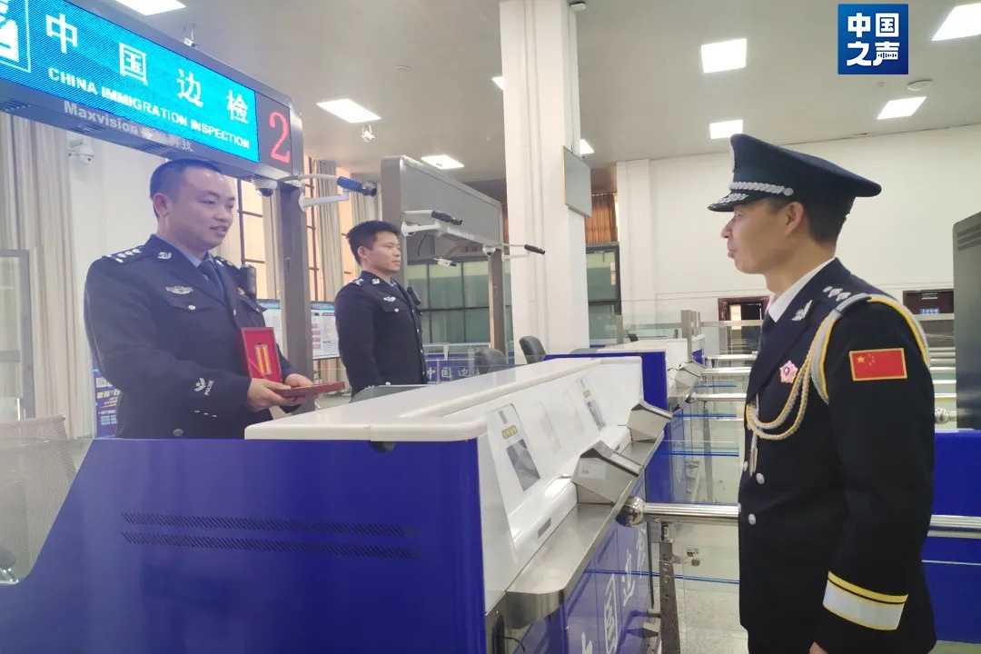 他叫黄棚，泥石流来临的最后一刻，他仍在指挥疏散……
