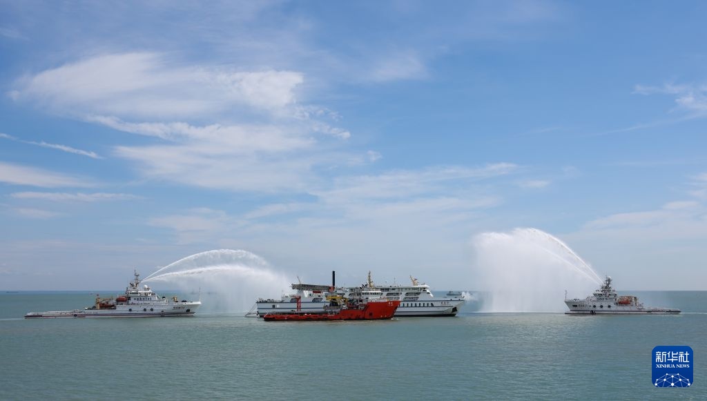 2026年南部海区海上搜救综合演练在琼州海峡举行 2026年南部海区海上搜救综合演练在琼州海峡举行