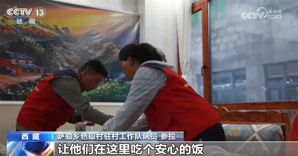 探访西藏日喀则市吉隆县临时安置点 受灾群众吃上热腾腾的饭→ 探访西藏日喀则市吉隆县临时安置点 受灾群众吃上热腾腾的饭→