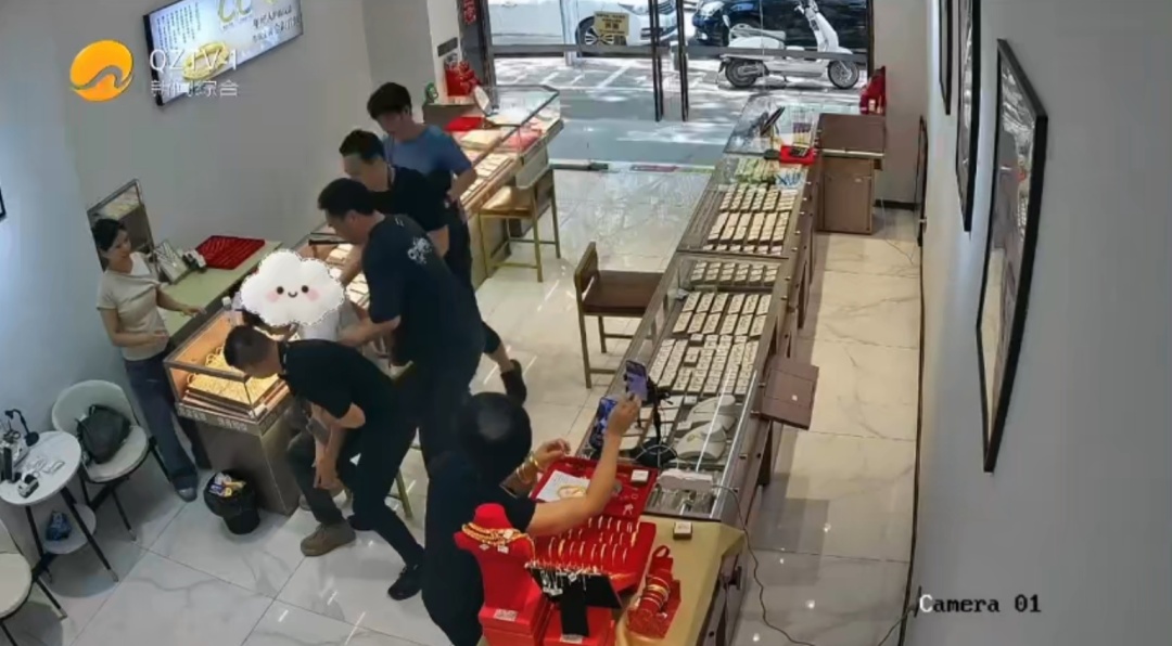 福建泉州一男子家中十几万黄金被盗，当事人近乎崩溃；29岁嫌疑人销赃时被警方当场抓获