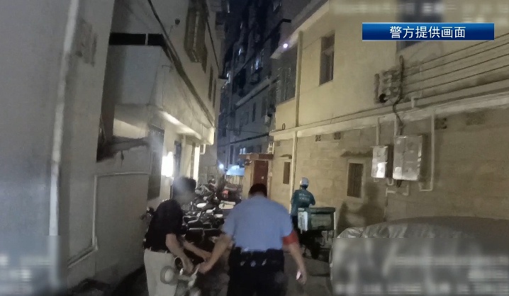 紧急!厦门一两岁女童独自走丢!身后悄悄跟了支“护卫队” 紧急!厦门一两岁女童独自走丢!身后悄悄跟了支“护卫队”