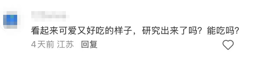女子买柿子，发现柿柄竟长满白色小蘑菇！网友：现实版"好柿多磨"！