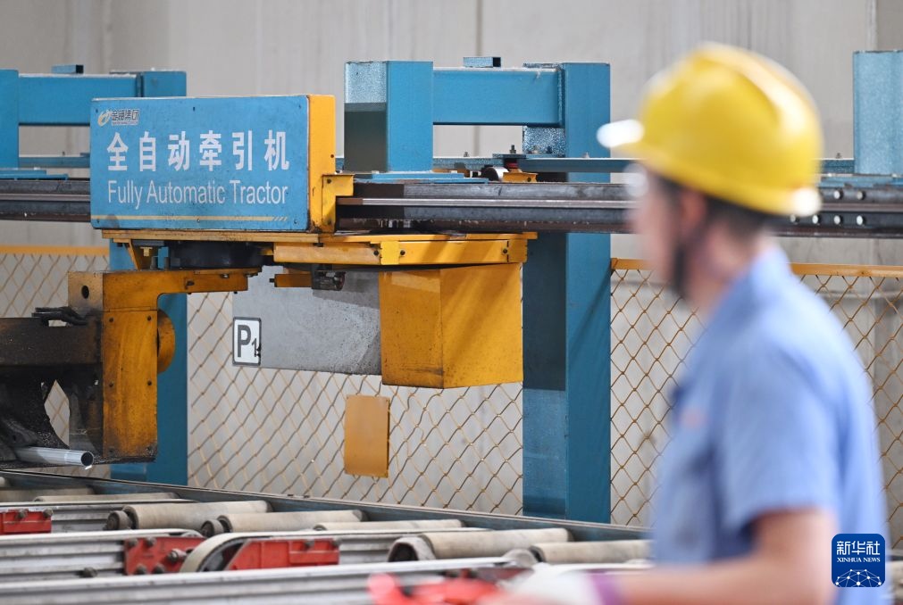 走进智能工厂 感受产业升级 走进智能工厂 感受产业升级