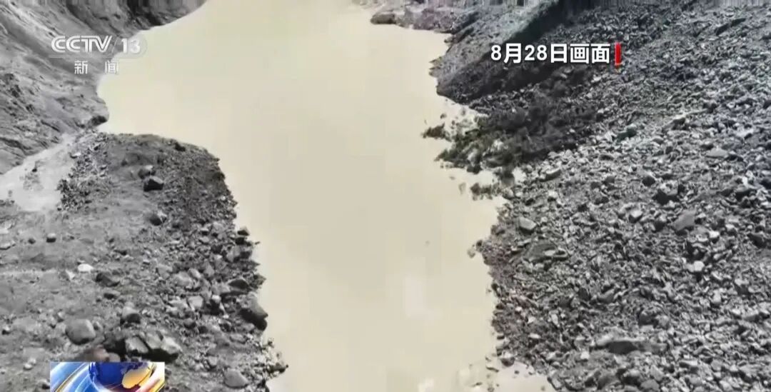 9小时急行军挺进吉隆口岸救援核心位置!救援人员:灾情十分严峻,原有建筑基本已被夷为平地,看不出任何建筑物轮廓 9小时急行军挺进吉隆口岸救援核心位置!救援人员:灾情十分严峻,原有建筑基本已被夷为平地,看不出任何建筑物轮廓