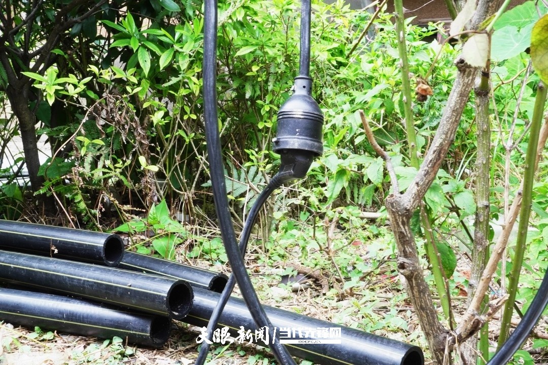 贵阳一小区三楼“飞线”给新能源汽车充电!物业:无法阻止,准备上报消防部门 贵阳一小区三楼“飞线”给新能源汽车充电!物业:无法阻止,准备上报消防部门