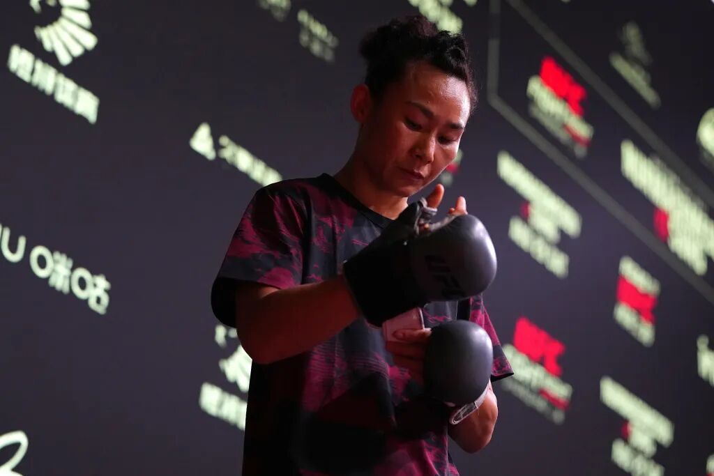 闫晓楠伤停16个月回归UFC上海站:37岁,正值巅峰 闫晓楠伤停16个月回归UFC上海站:37岁,正值巅峰