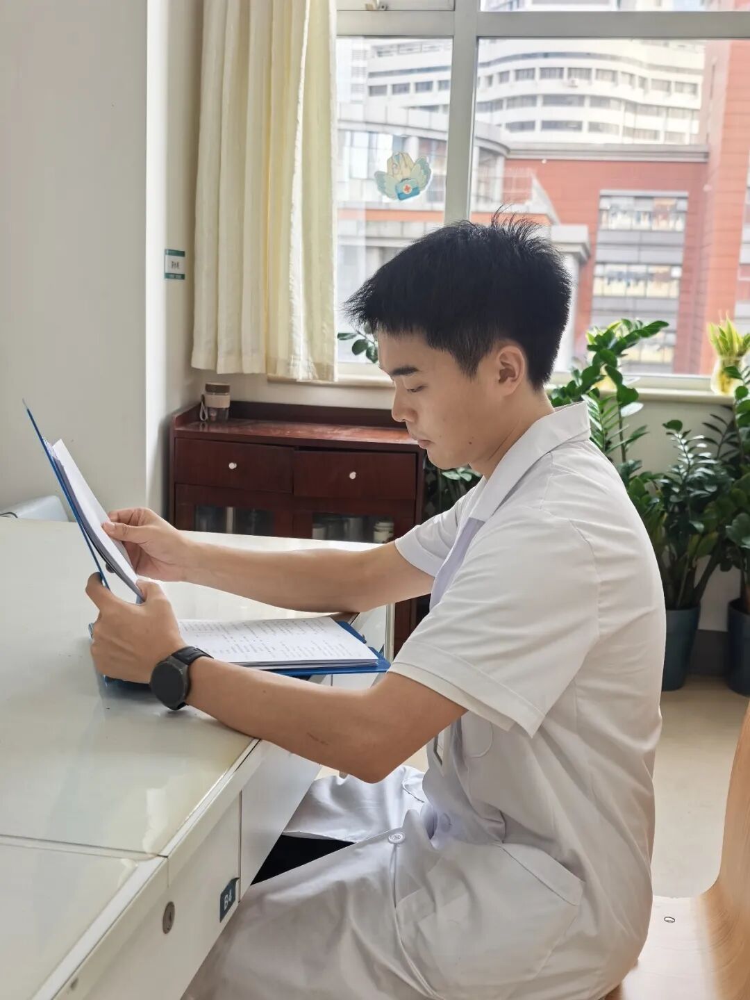 19年前被救下的男孩,如今和救命医生成了同事 19年前被救下的男孩,如今和救命医生成了同事