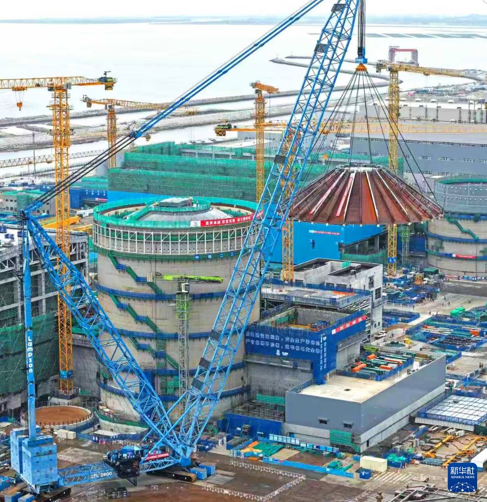 辽宁徐大堡核电厂1号机组核岛钢穹顶吊装就位