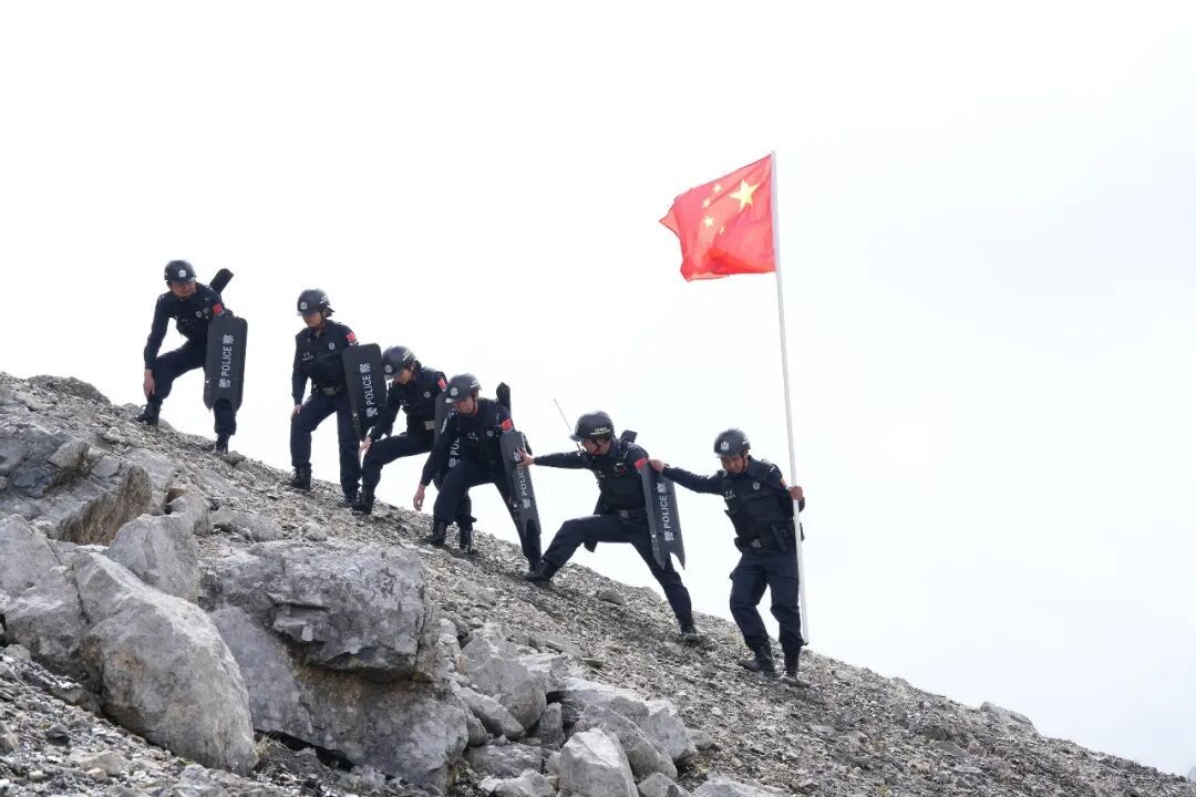 刚入警一年的她,失联在吉隆口岸…… 刚入警一年的她,失联在吉隆口岸……