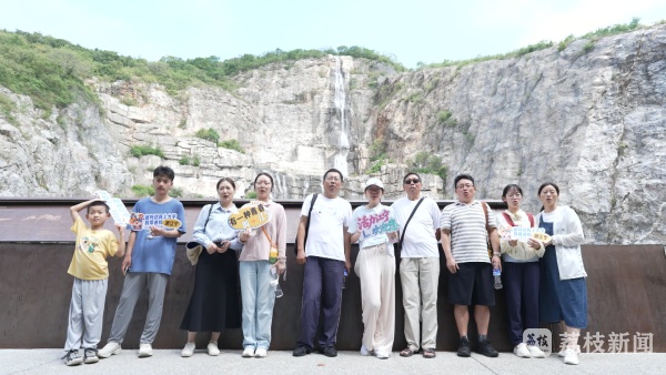 录取通知书当“门票” 大学新生带着爸妈免费游南京 录取通知书当“门票” 大学新生带着爸妈免费游南京