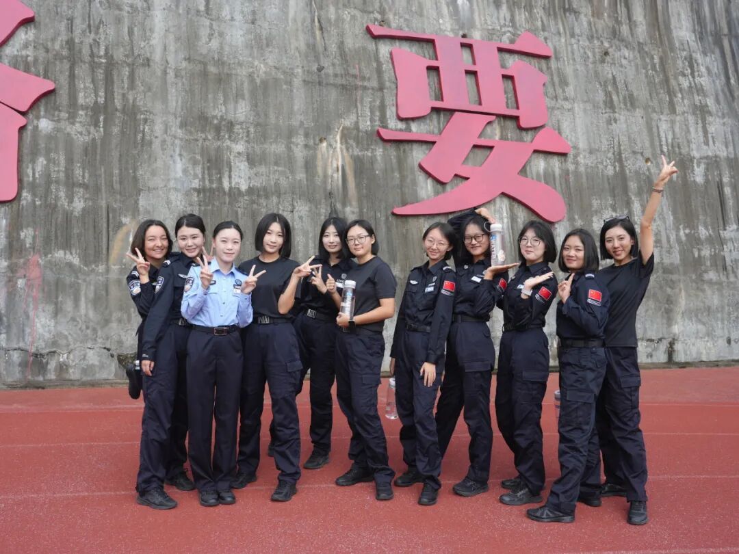 刚入警一年的她,失联在吉隆口岸…… 刚入警一年的她,失联在吉隆口岸……