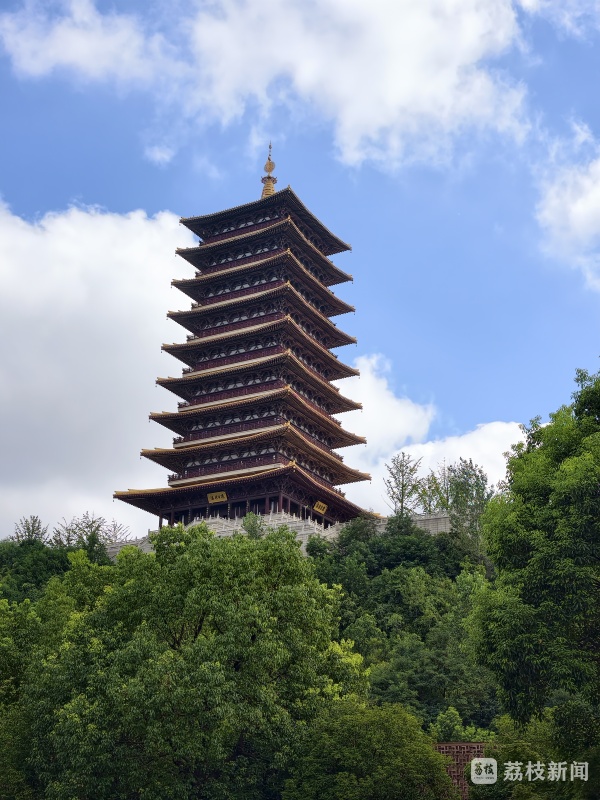 录取通知书当“门票” 大学新生带着爸妈免费游南京 录取通知书当“门票” 大学新生带着爸妈免费游南京