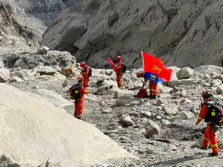中国救援队挺进救援核心位置 中国救援队挺进救援核心位置