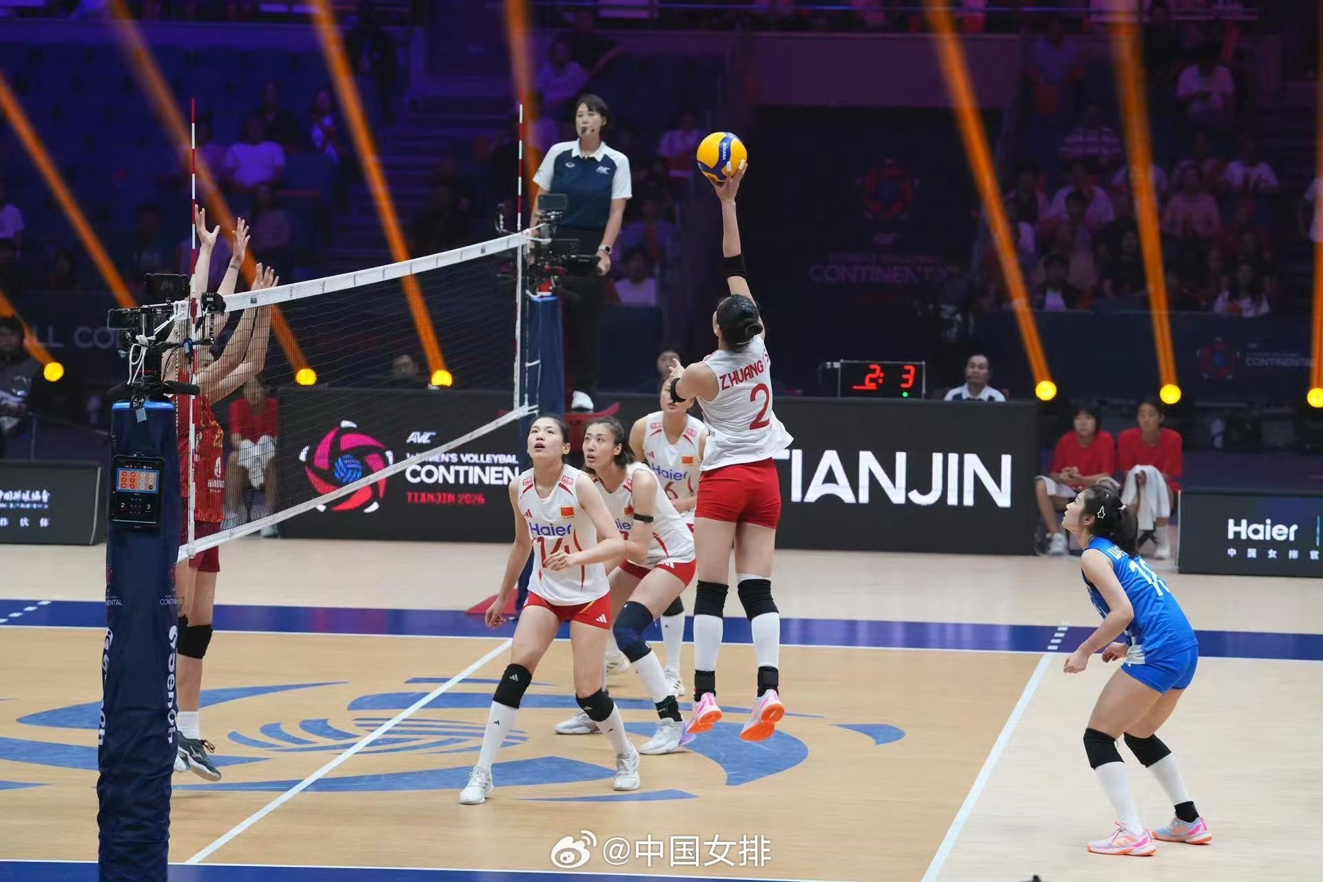 女排亚锦赛中国队3:0越南队,晋级四强 女排亚锦赛中国队3:0越南队,晋级四强