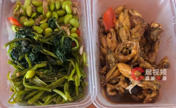 楼上住户在家满屋子跳，楼下邻居却开始每天送饭……