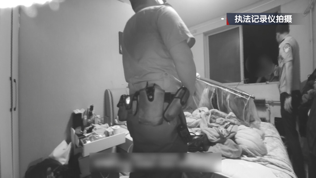北京：女子喝一斤白酒并吞下大量头孢，独自坐在六层空调外机上