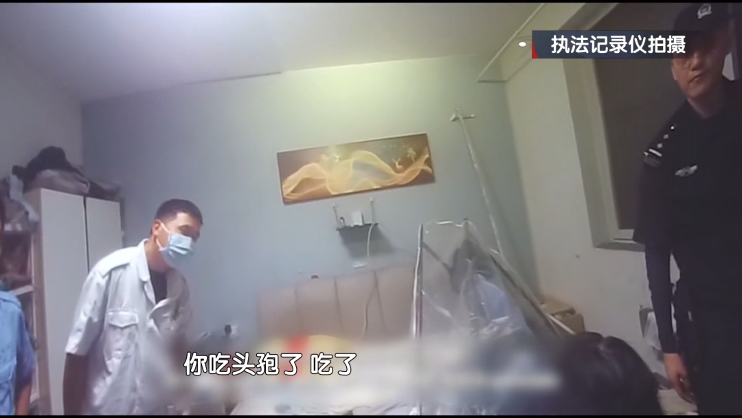 北京：女子喝一斤白酒并吞下大量头孢，独自坐在六层空调外机上