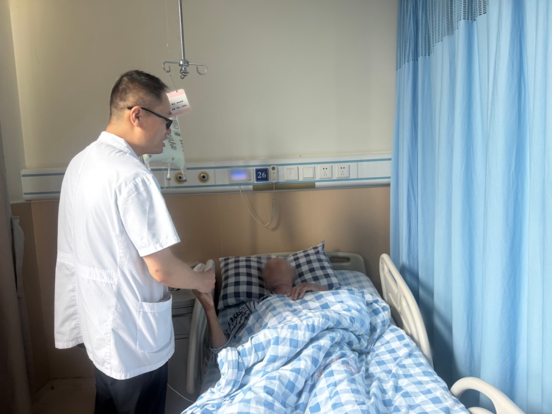 以为只是普通磕碰,手术时医生倒吸一口凉气:全是脓和菜叶残渣! 以为只是普通磕碰,手术时医生倒吸一口凉气:全是脓和菜叶残渣!