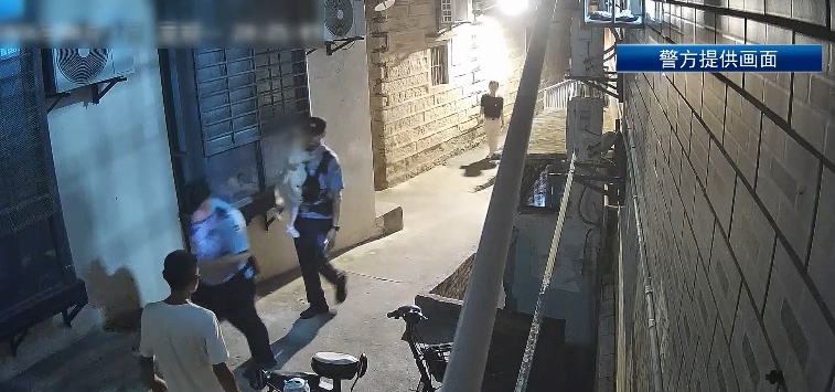 紧急!厦门一两岁女童独自走丢!身后悄悄跟了支“护卫队” 紧急!厦门一两岁女童独自走丢!身后悄悄跟了支“护卫队”