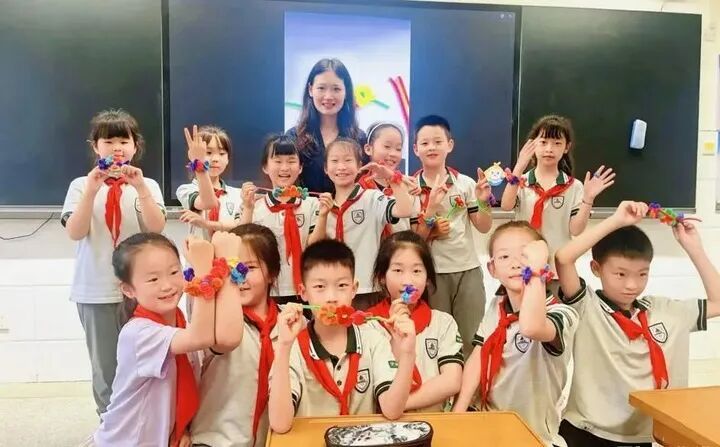 “我舍不得安老师……”小学生哭着给校长打电话，最新后续来了！