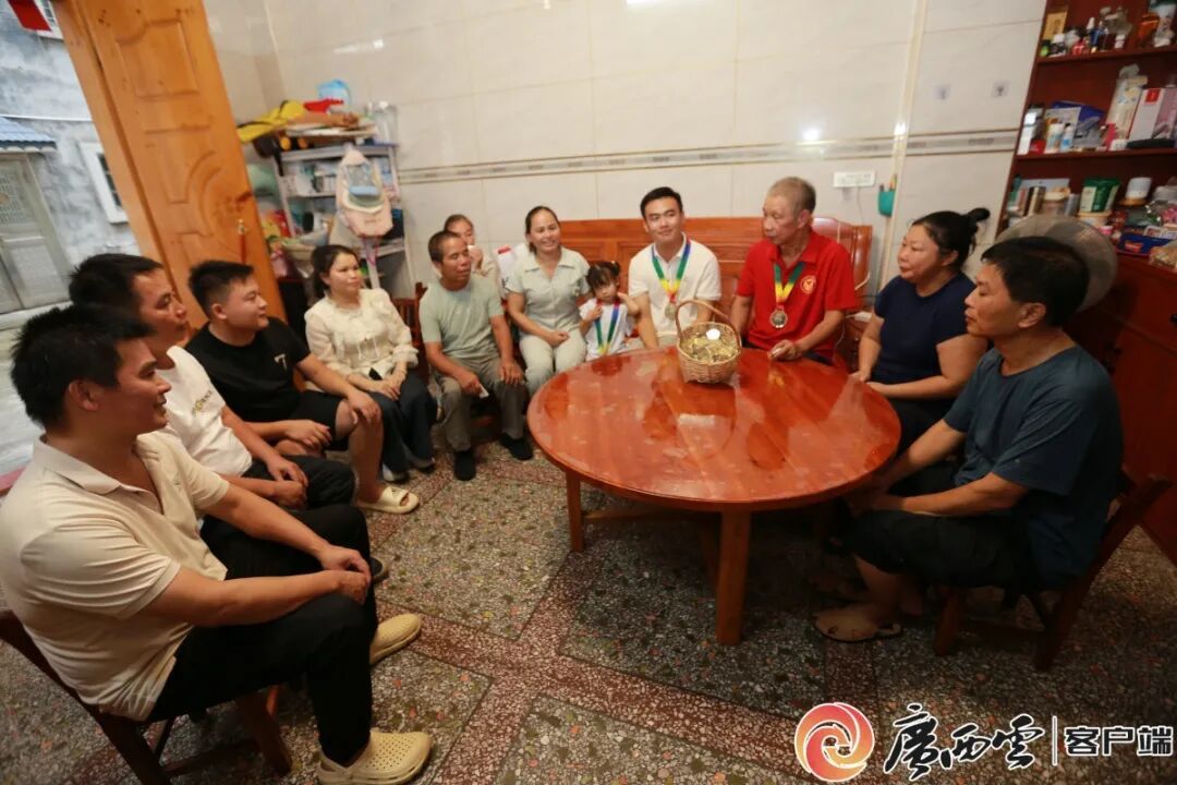 “这份情,我们一直记着!”横州村民灾后专程前往蒙山县,只为当面道一声谢 “这份情,我们一直记着!”横州村民灾后专程前往蒙山县,只为当面道一声谢
