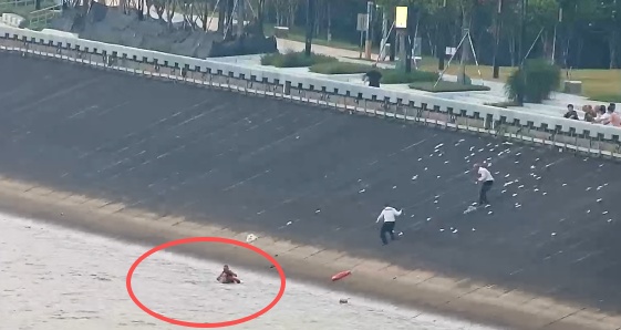 杭州61岁保安大叔第四次跳进钱塘江救人，上个月刚获评“杭州市见义勇为义士”