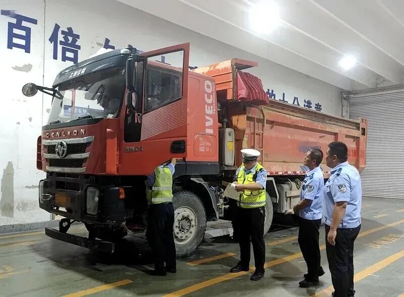 这是啥操作?行驶证照片竟是AI出来的?! 这是啥操作?行驶证照片竟是AI出来的?!