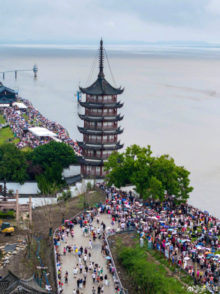 钱塘江一线潮奇观 钱塘江一线潮奇观