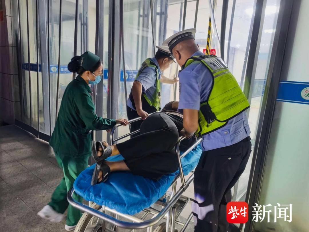 新生命降临,交警快速“闪送” 新生命降临,交警快速“闪送”