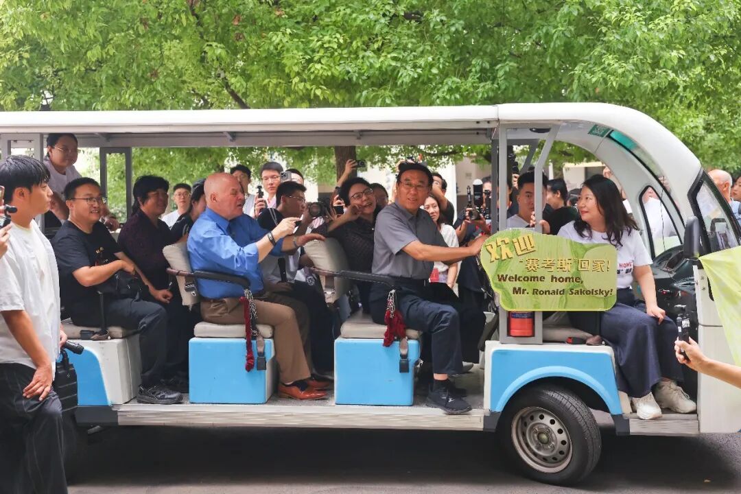 回家的“赛考斯”,在洛阳的24个动人瞬间→ 回家的“赛考斯”,在洛阳的24个动人瞬间→