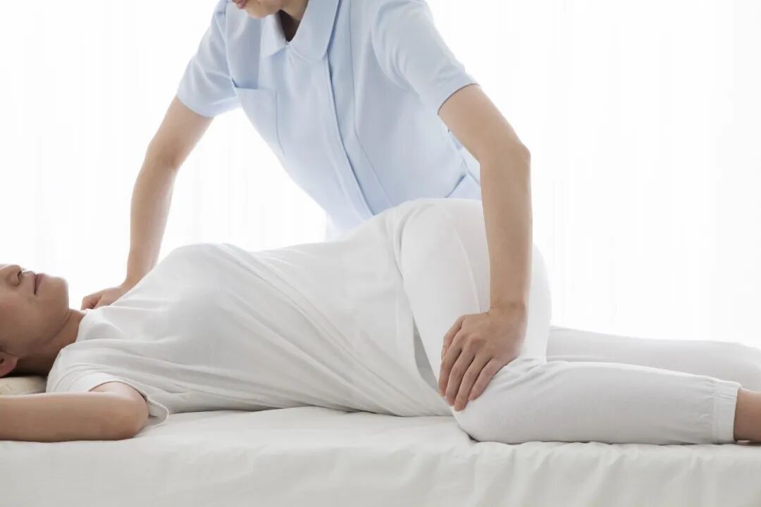 颈椎疼、膝盖响?原因未必在患处!靠墙自测找“真凶”,4个动作能缓解 颈椎疼、膝盖响?原因未必在患处!靠墙自测找“真凶”,4个动作能缓解