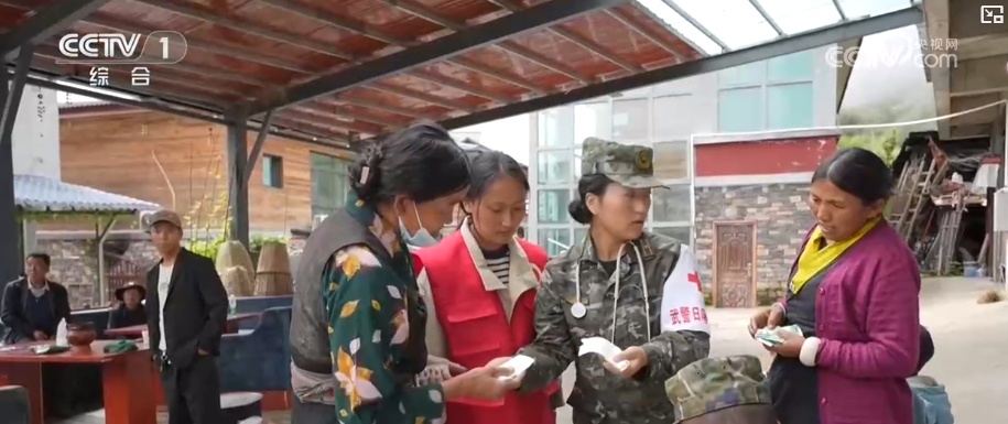 各方力量争分夺秒挺进受灾核心区抢险救援 安置点开展巡诊和“一对一”心理疏导