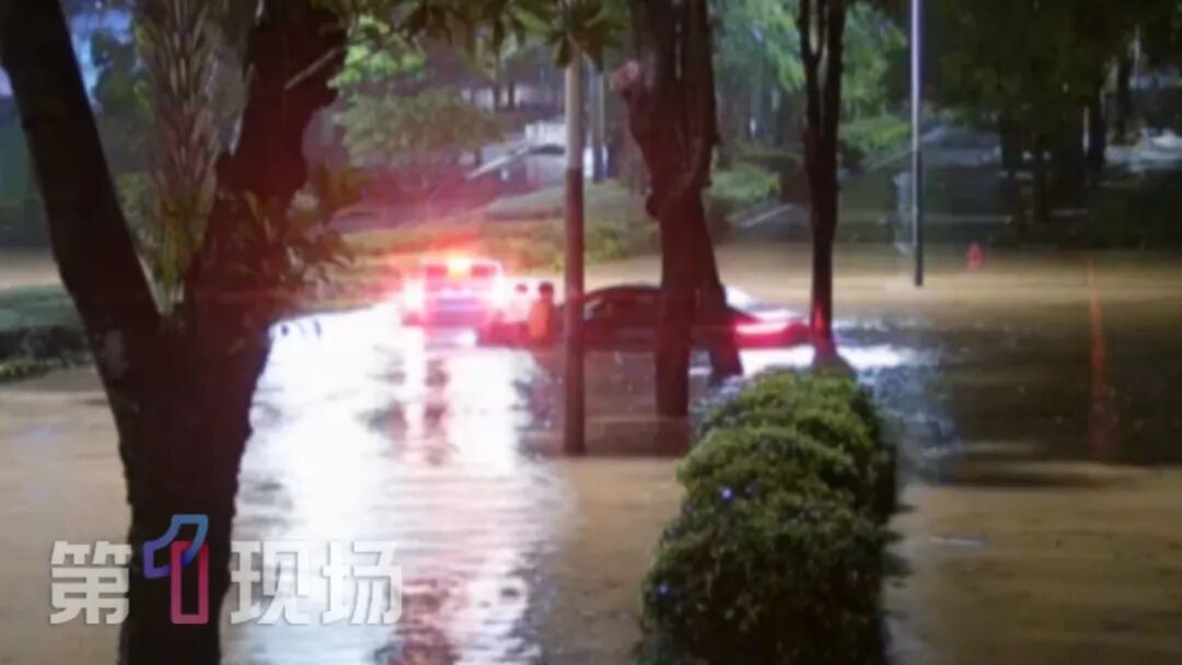 凌晨突发暴雨!深圳有车辆被困,有人无法逃生!“休假不休岗”,他们冲上去了…… 凌晨突发暴雨!深圳有车辆被困,有人无法逃生!“休假不休岗”,他们冲上去了……