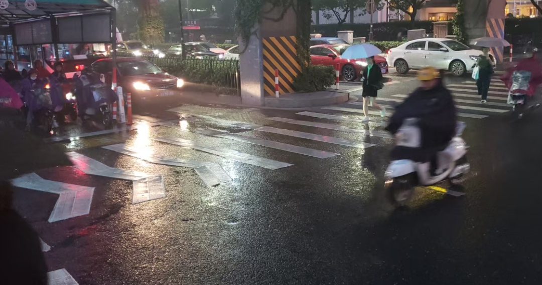 未来一周雨水“霸屏”浙江!冷空气来袭,杭州马上大降温;明早出门请提前准备 未来一周雨水“霸屏”浙江!冷空气来袭,杭州马上大降温;明早出门请提前准备