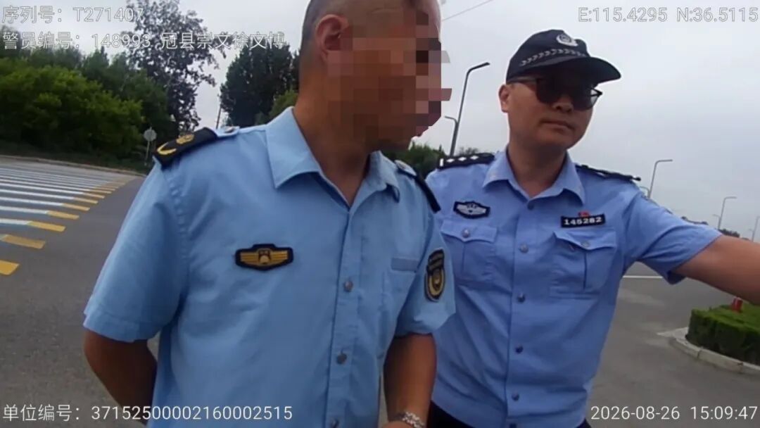 当场抓获！男子冒充执法人员拦车收“罚款”，被民警发现后企图逃跑……