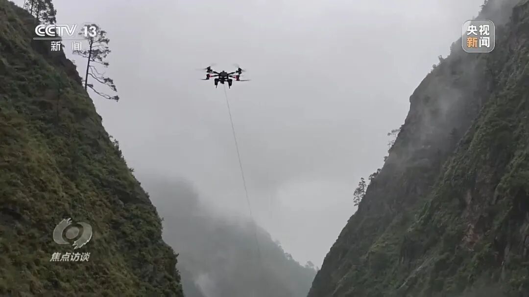 再难,也要挺进核心区!上海13名消防专家抵达吉隆:带来针对泥石流研发的高新装备,如何投入救援? 再难,也要挺进核心区!上海13名消防专家抵达吉隆:带来针对泥石流研发的高新装备,如何投入救援?
