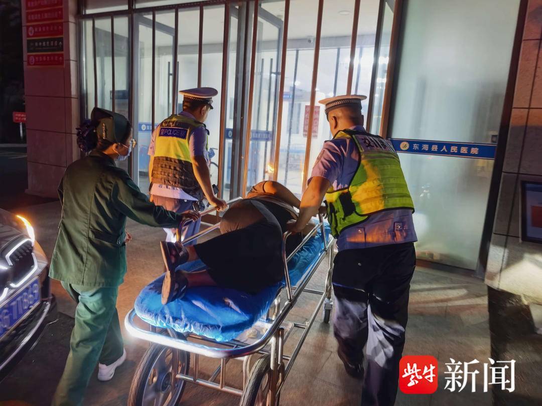 新生命降临,交警快速“闪送” 新生命降临,交警快速“闪送”