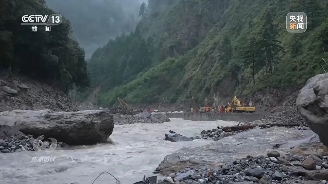 再难,也要挺进核心区!上海13名消防专家抵达吉隆:带来针对泥石流研发的高新装备,如何投入救援? 再难,也要挺进核心区!上海13名消防专家抵达吉隆:带来针对泥石流研发的高新装备,如何投入救援?