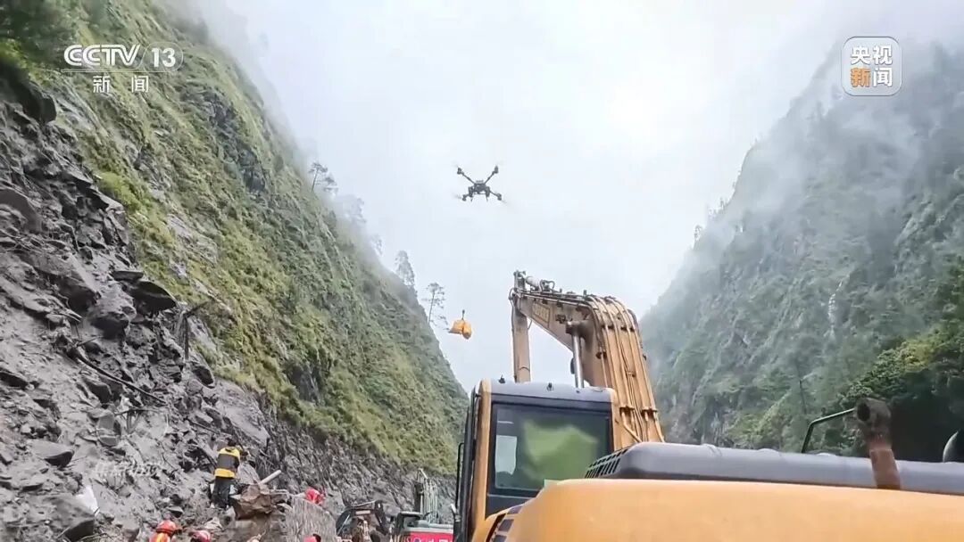 再难,也要挺进核心区!上海13名消防专家抵达吉隆:带来针对泥石流研发的高新装备,如何投入救援? 再难,也要挺进核心区!上海13名消防专家抵达吉隆:带来针对泥石流研发的高新装备,如何投入救援?
