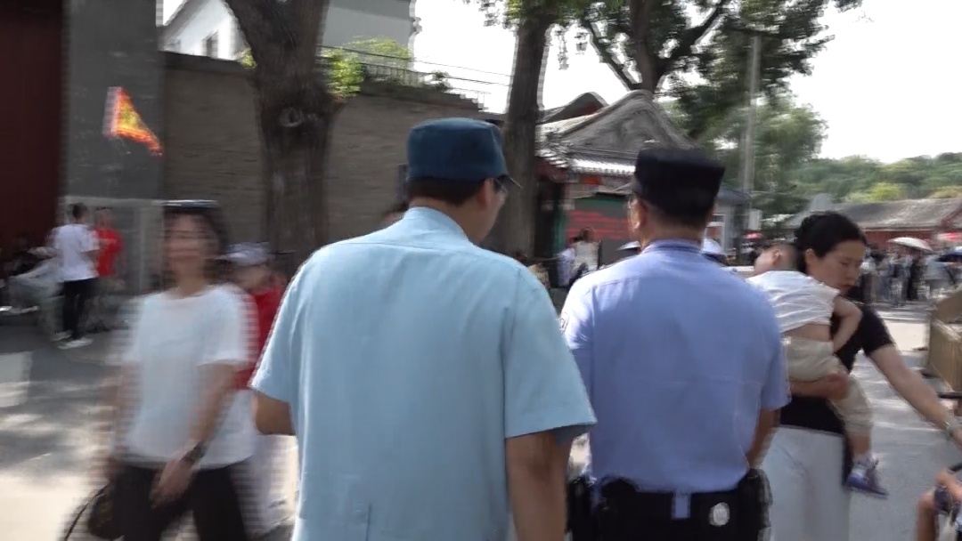 颐和园游客遗失手机 北京警察巧用手机功能帮忙寻回 颐和园游客遗失手机 北京警察巧用手机功能帮忙寻回